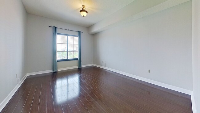 Building Photo - 2/2 Condo with breathtaking views!