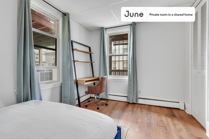 Building Photo - Room in Shared 3 bed/1 bath home