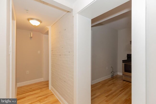 Building Photo - 212 W Burke St