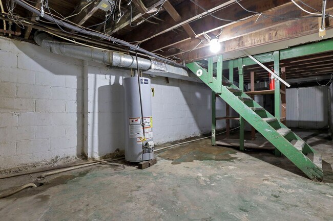 Building Photo - 657-659-659 S Burgess Ave