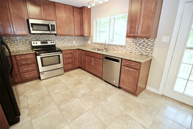 Building Photo - 612 E Castle Harbour Dr