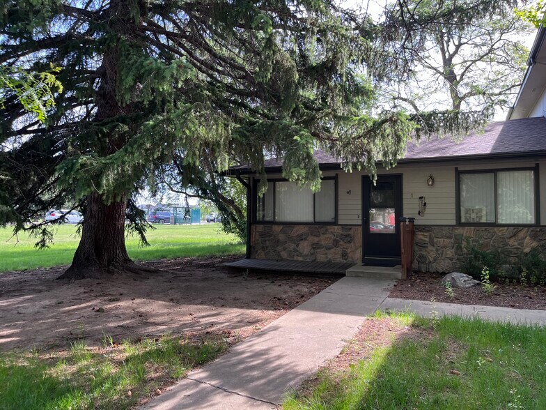 Building Photo - 2600 Parklake Ct