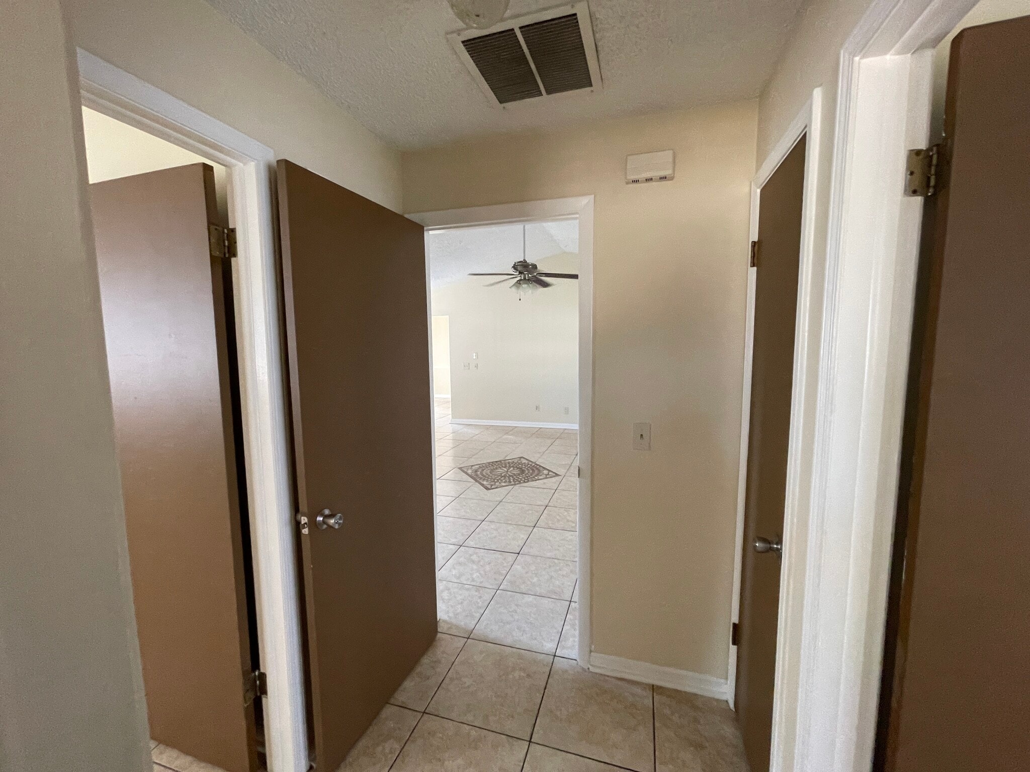 Building Photo - 2679 Aberdeen Ct