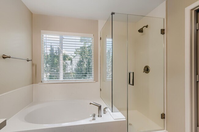 Building Photo - 11 Wineberry Pl