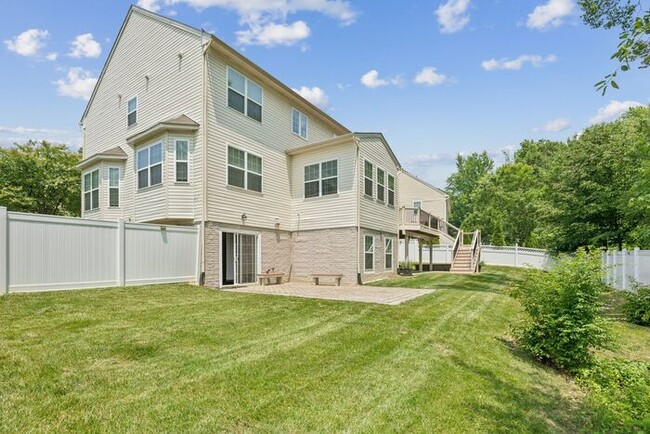 Building Photo - 907 Horse Collar Rd
