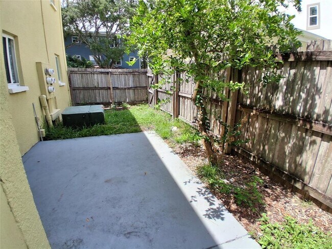 Building Photo - 3206 W Azeele St