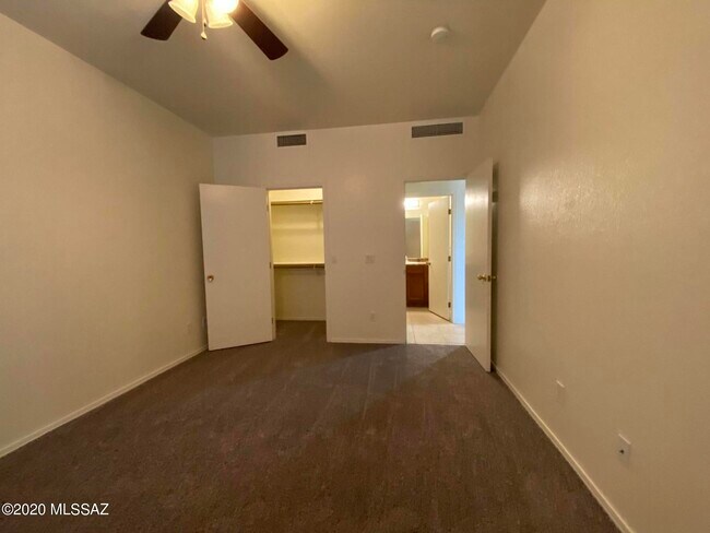 Building Photo - 1265 E Weimer Cir