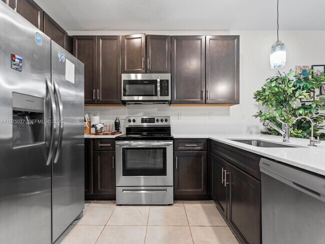 Building Photo - 1108 SE 26th Ter