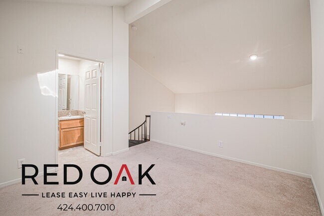 Building Photo - 4651 Cahuenga Blvd