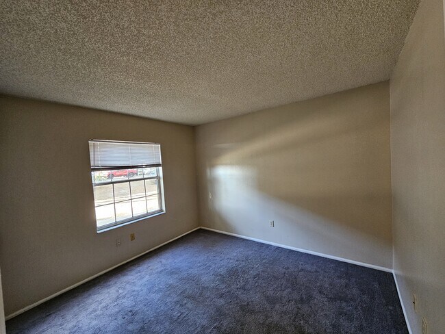 Building Photo - 8225 Fairways Cir