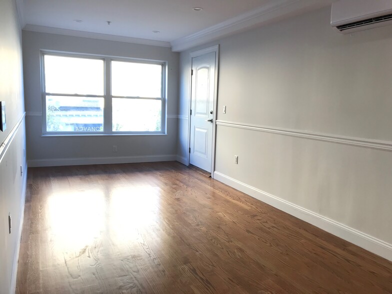 LIVING ROOM - 1613 Summit Ave