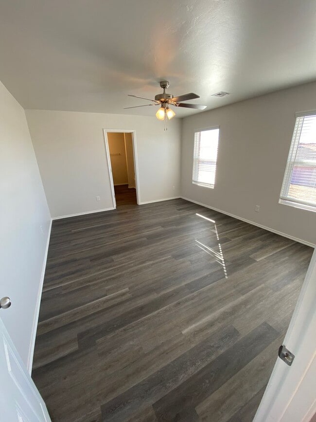 Building Photo - Now Pre-Leasing! Comfortable & Stylish 3-Bed, 2 Bath Home in Yukon