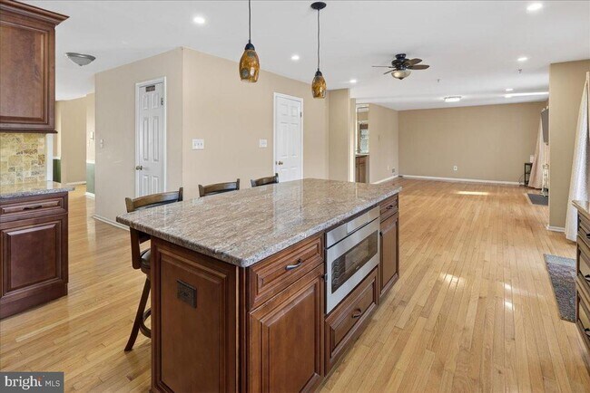 Building Photo - 7 Redwood Ct