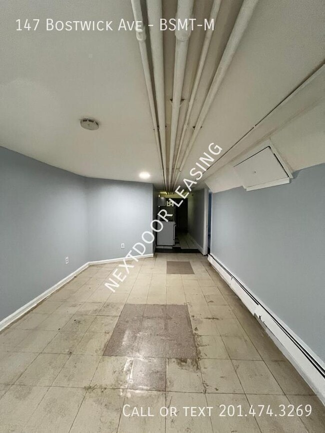 Building Photo - 147 Bostwick Ave