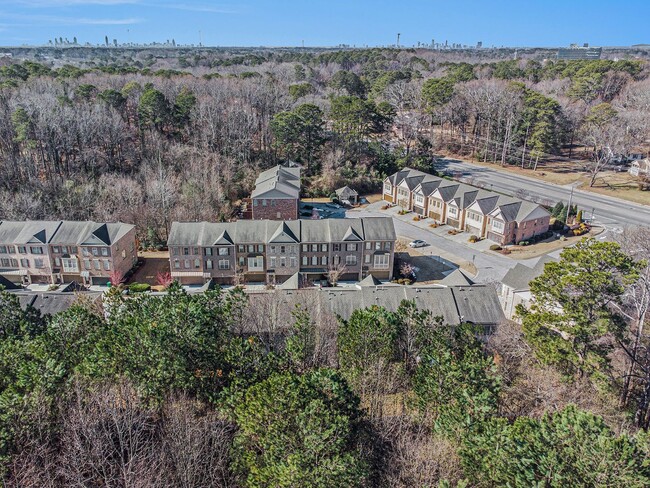 Building Photo - Tri Level Townhome in Tucker