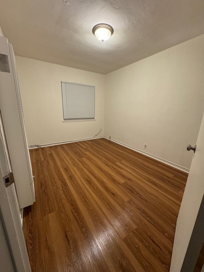 Remodeled bedroom- fits a king bed - 1329 Rose St