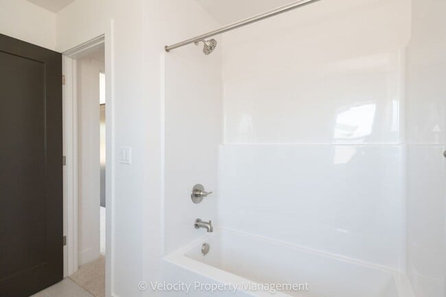 Building Photo - Brand New Beautiful Home!