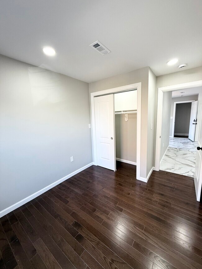 Building Photo - 41 Howe St