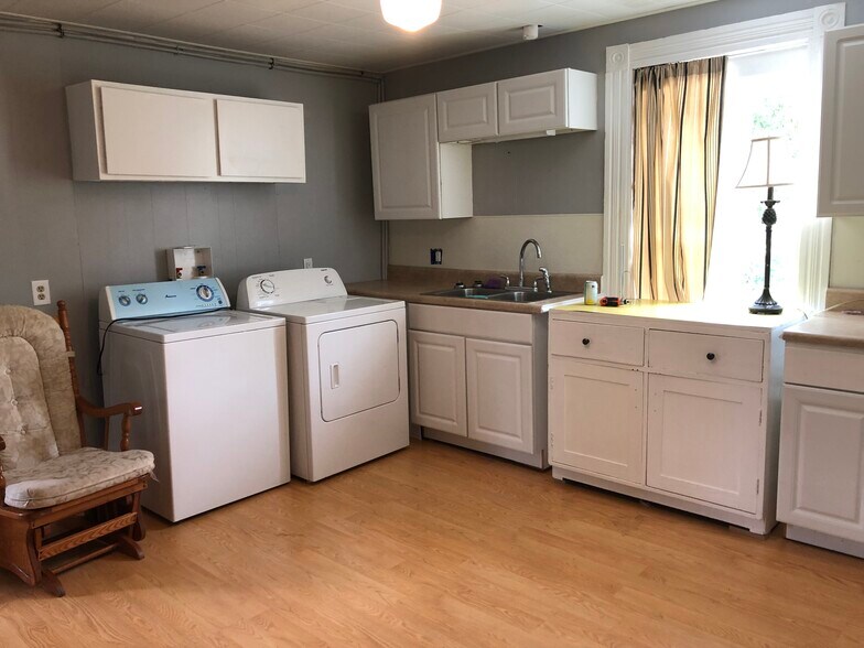 Building Photo - 258 Munford St