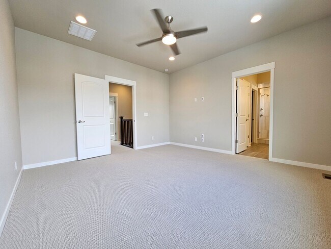 Building Photo - Newer Home in Broomfield