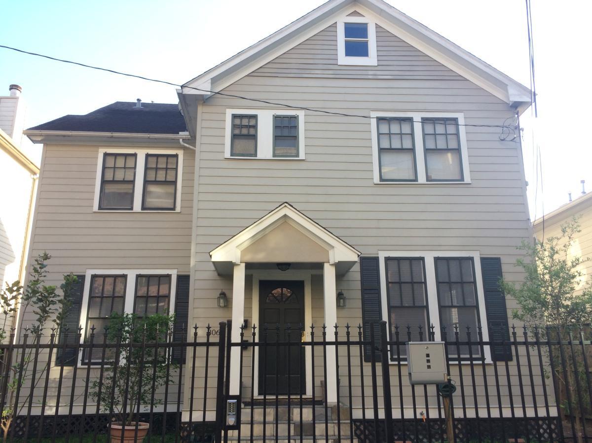 Building Photo - 306 Dennis St