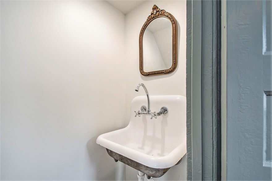 Building Photo - 523 W Marion St