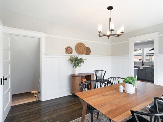 Building Photo - Gorgeous, updated 3-bdr Vernon bungalow w/...