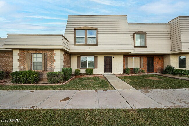 Primary Photo - 1014 E Bendix Dr