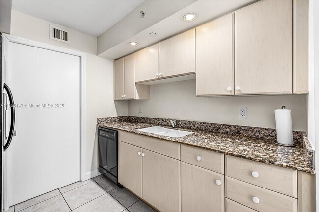 Building Photo - 6917 Collins Ave