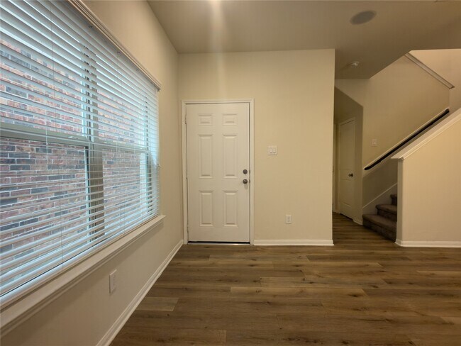 Building Photo - 17035 Amarose Dr