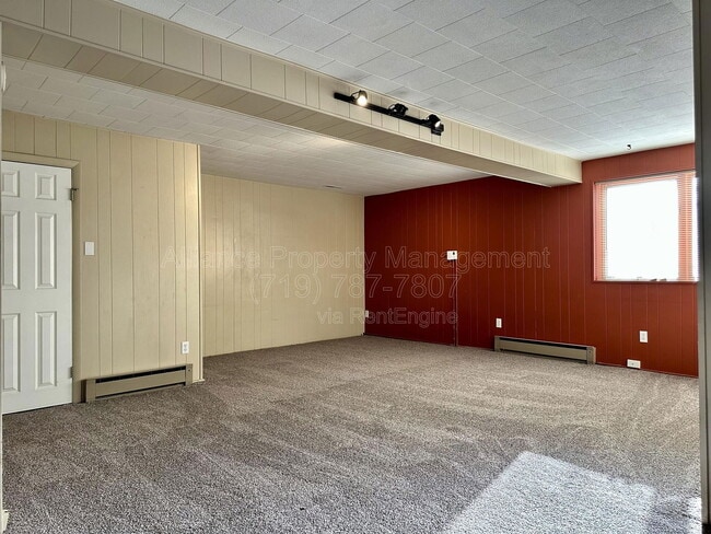 Building Photo - 401 Cheyenne Blvd