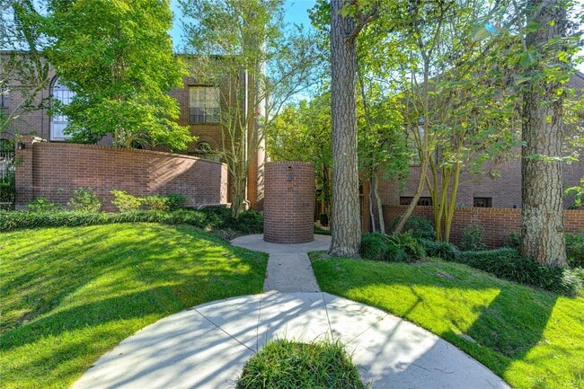 Primary Photo - 19 Crestwood Dr