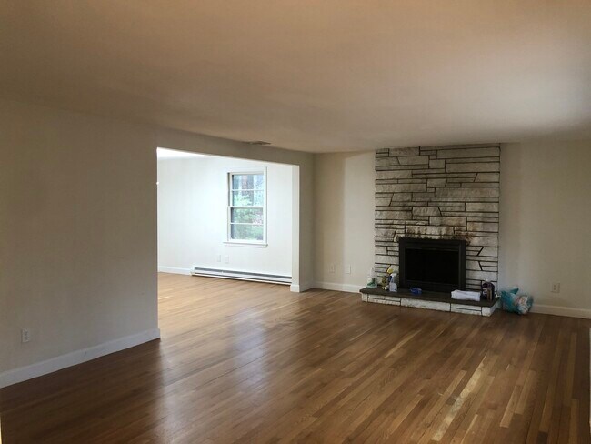 Building Photo - 53 Deerhaven Rd