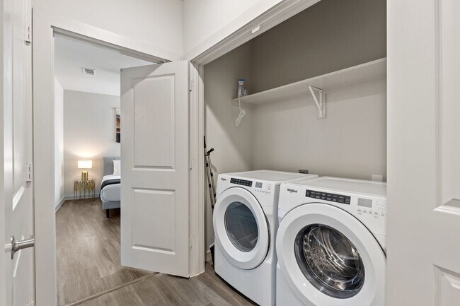 Building Photo - 5820 1/2 Cameron Road-SI FL2-ID1303392P