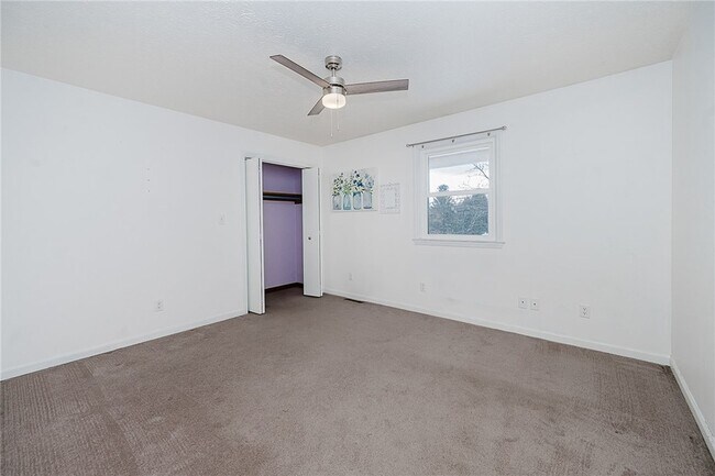 Building Photo - 979 Barclay Rd