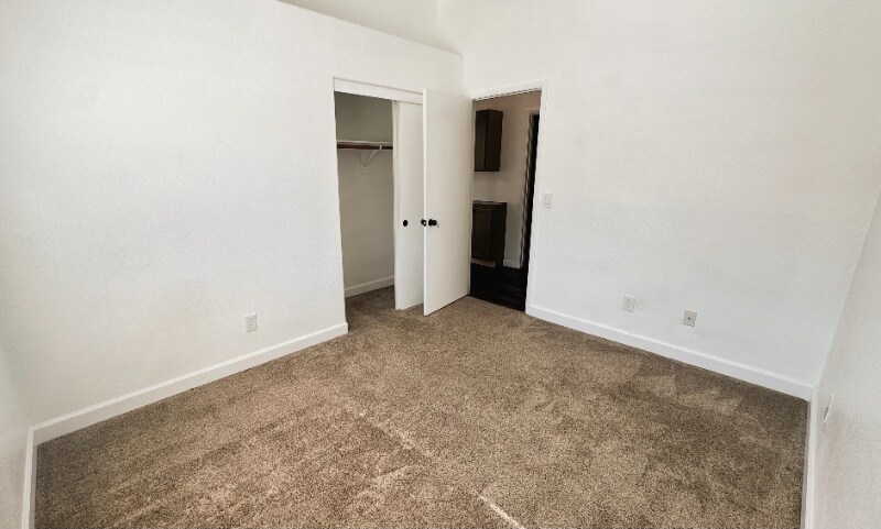 Building Photo - 933 Dusty Creek St