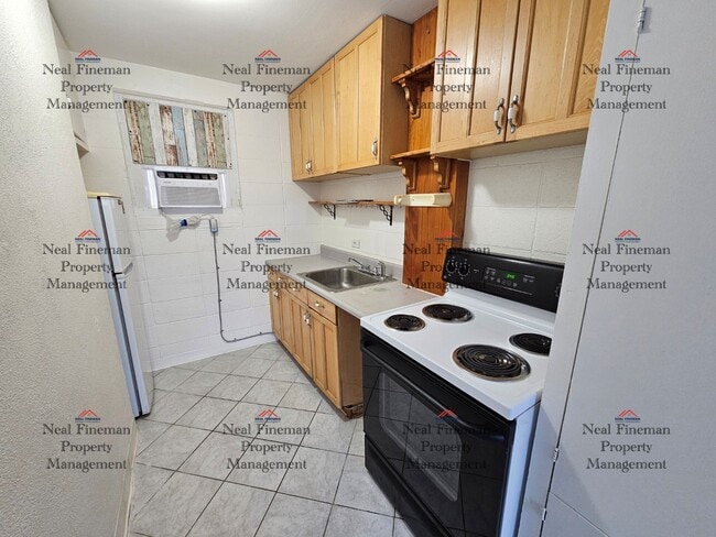 Building Photo - Studio/1 Bathroom Condo. 1 Assigned parking.