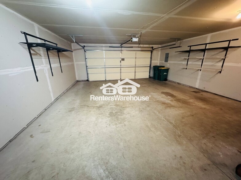 Building Photo - 17119 Eastwood Ave