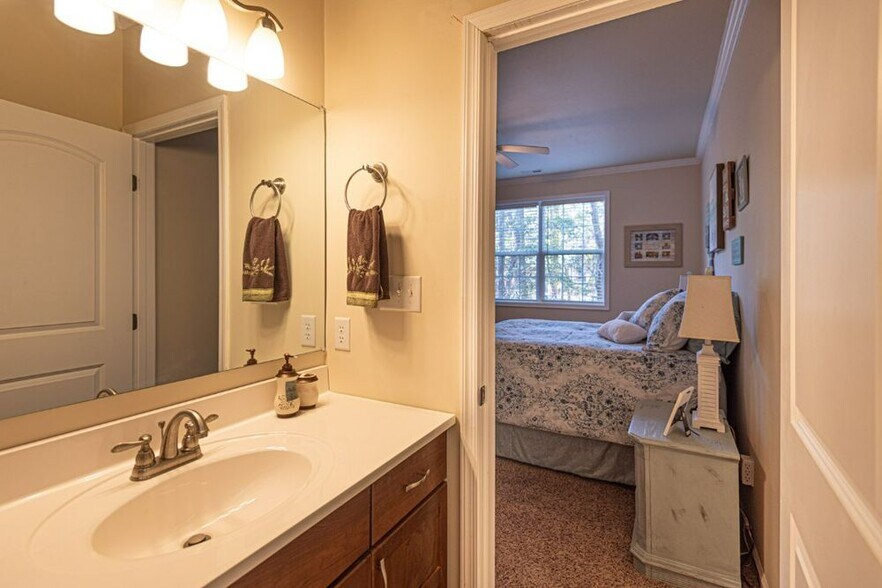 Building Photo - 29 Burr Hill Dr