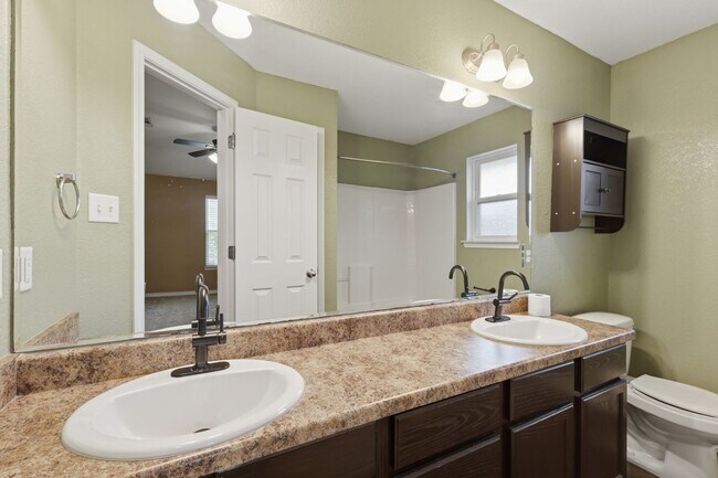 Building Photo - 2484 Horse Shoe Dr
