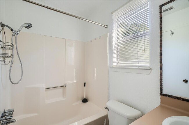 Building Photo - 7214 Salt Springs Dr