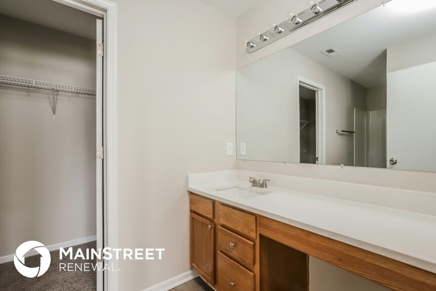 Building Photo - 729 Runningbrook Ln