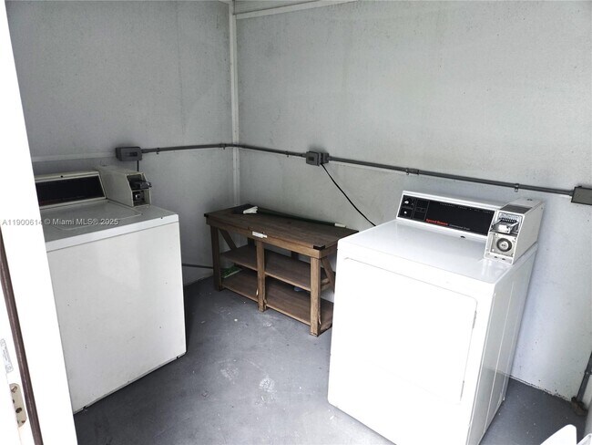 Building Photo - 1825 NW 4th St