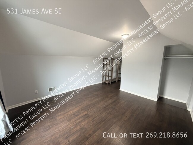 Building Photo - 531 James Ave SE