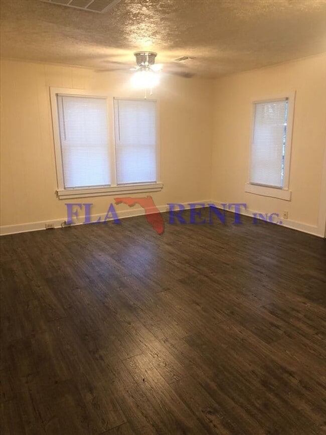 Building Photo - ** 3 BEDROOM/1 BATHROOM in Altamonte Springs**