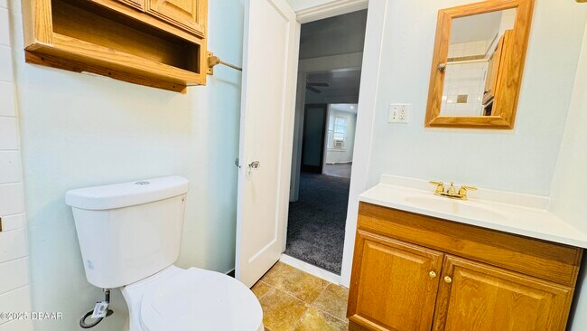 Building Photo - 215 Glenview Blvd