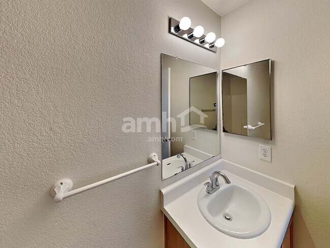 Building Photo - 1212 E Renegade Trl