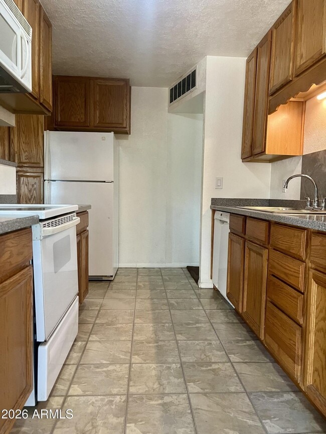 Building Photo - 2315 W Butler Dr