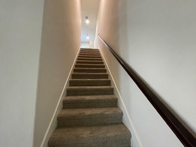 Building Photo - 1605 Le Mans Ln
