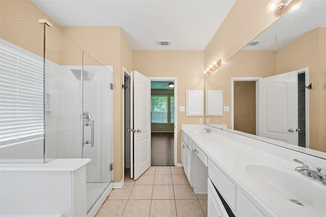 Building Photo - 8301 Seagull Ln